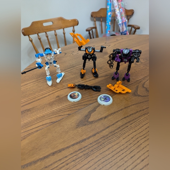 Lego Technic throw bots.  Y2K. 3 total. All parts may not be there. 3 Discs - Picture 2 of 3